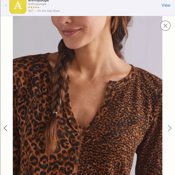 Neutral split-neck top - Picture 2 of 4